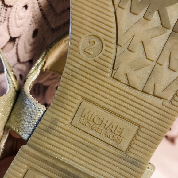 Girls size 2 Michael Kors gold sandals - Picture 8 of 9